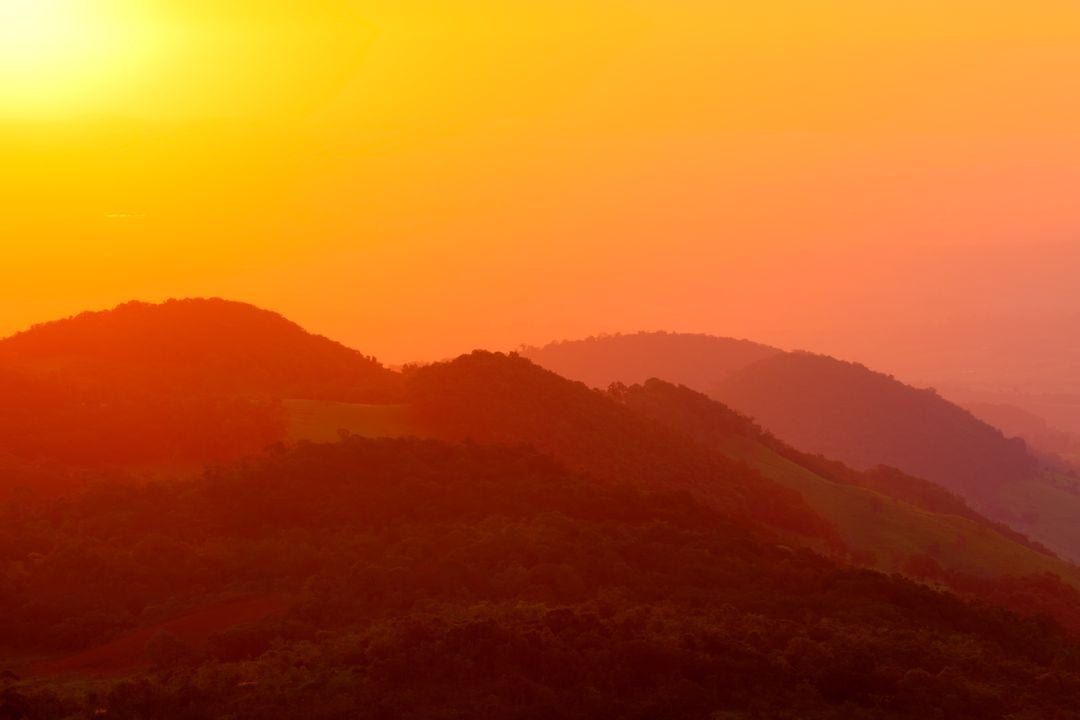 Antigas paisagens sussurram contos do passado, contando histórias de tempos imemoriais por meio de detalhes sutis - Fotografia de Paisagem