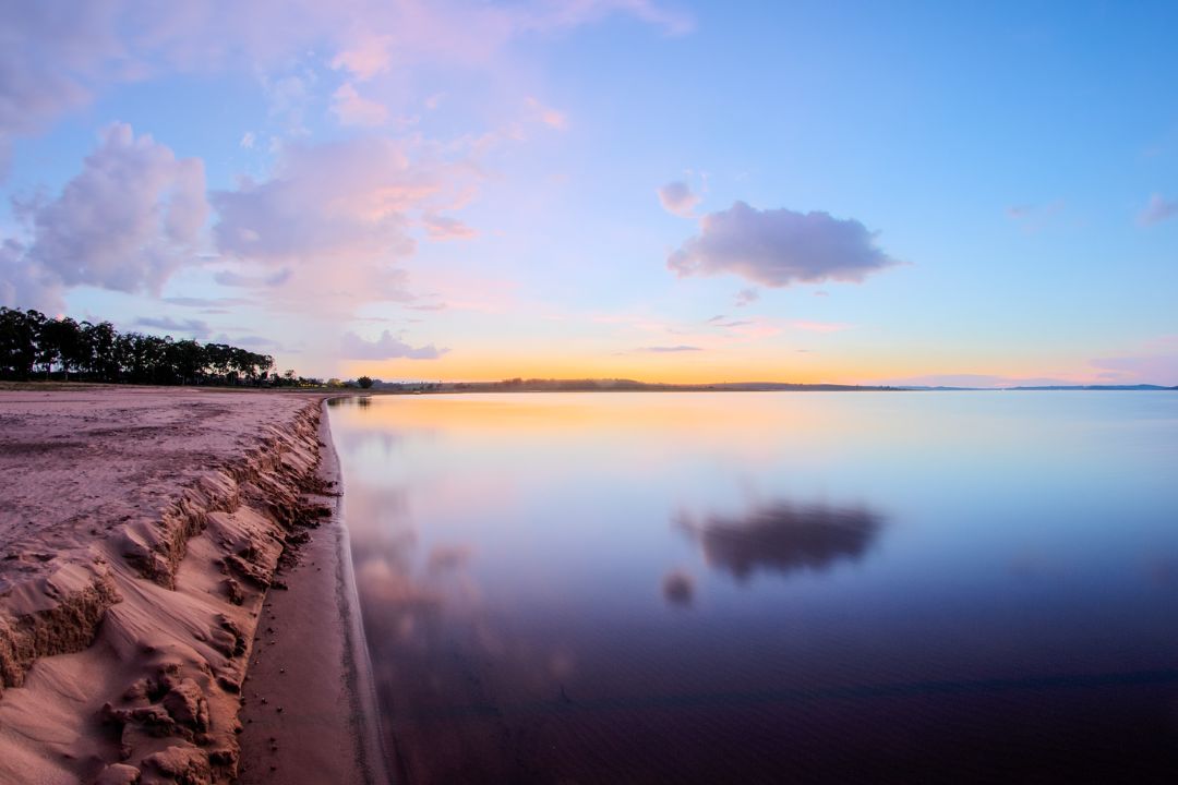 A calma da natureza se eterniza em instantes capturados, transmitindo serenidade e revelando histórias profundas - Fotografia de Paisagem